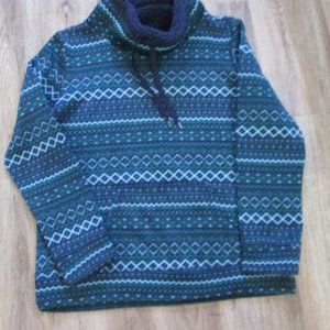 Blue and Green Pullover Sweatshirt